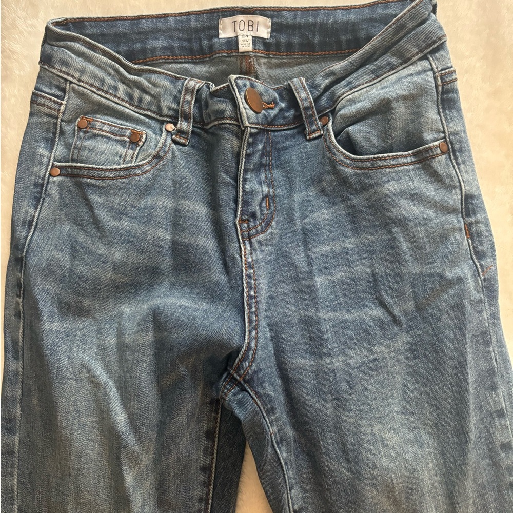 Straight leg, denim wash jeans. 
Size 24
